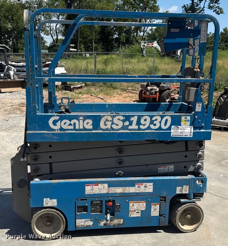 image for item DW2994 Genie GS-1930 scissor lift