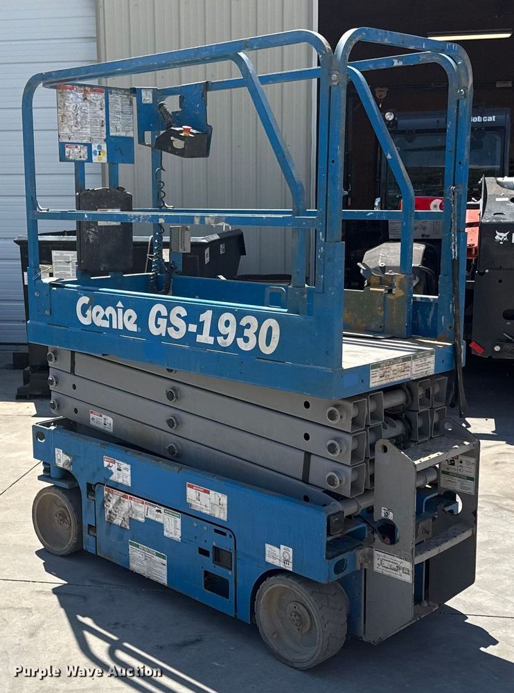 image for item DW2994 Genie GS-1930 scissor lift
