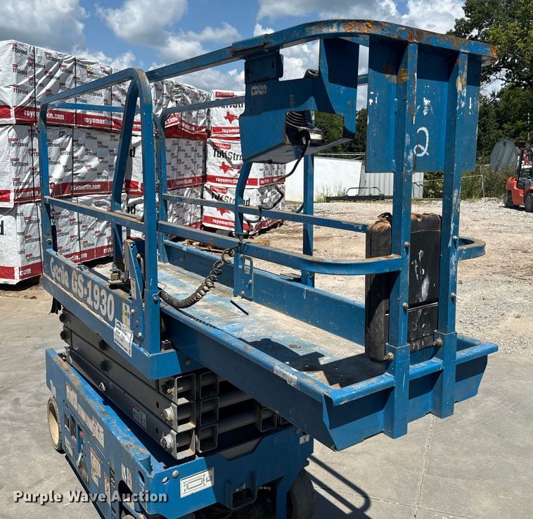 image for item DW2994 Genie GS-1930 scissor lift