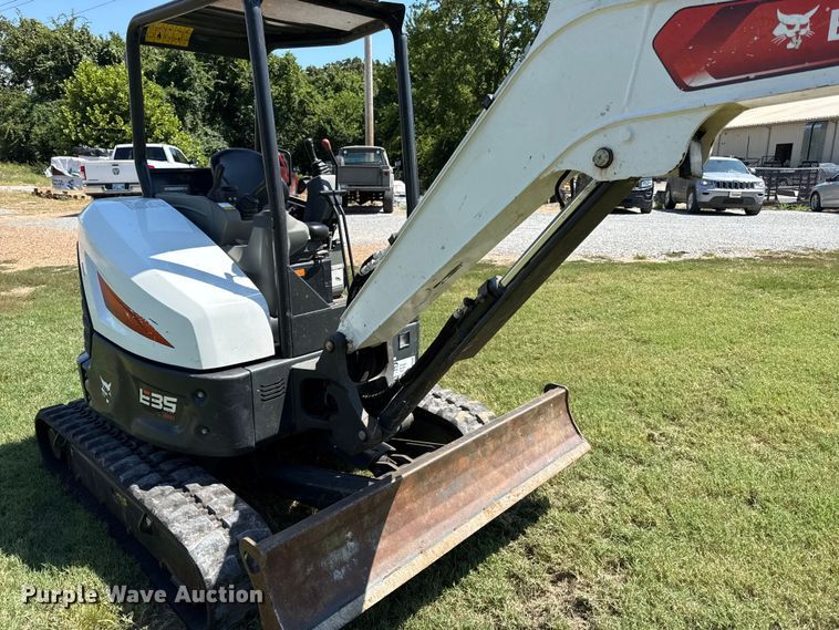 image for item DW2996 2023 Bobcat E35 mini excavator