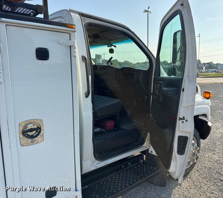 image for item DW6500 2006 Chevrolet C4500 utility / service truck