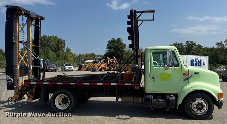 image for item DW6504 1999 International 4700  flatbed truck with crash attenuator