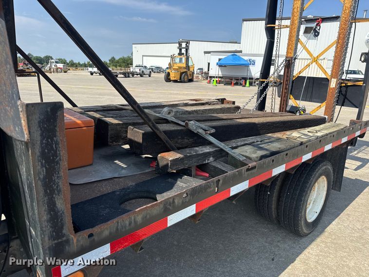 image for item DW6504 1999 International 4700  flatbed truck with crash attenuator