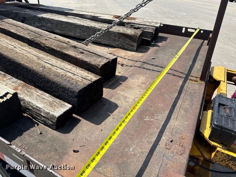 image for item DW6504 1999 International 4700  flatbed truck with crash attenuator