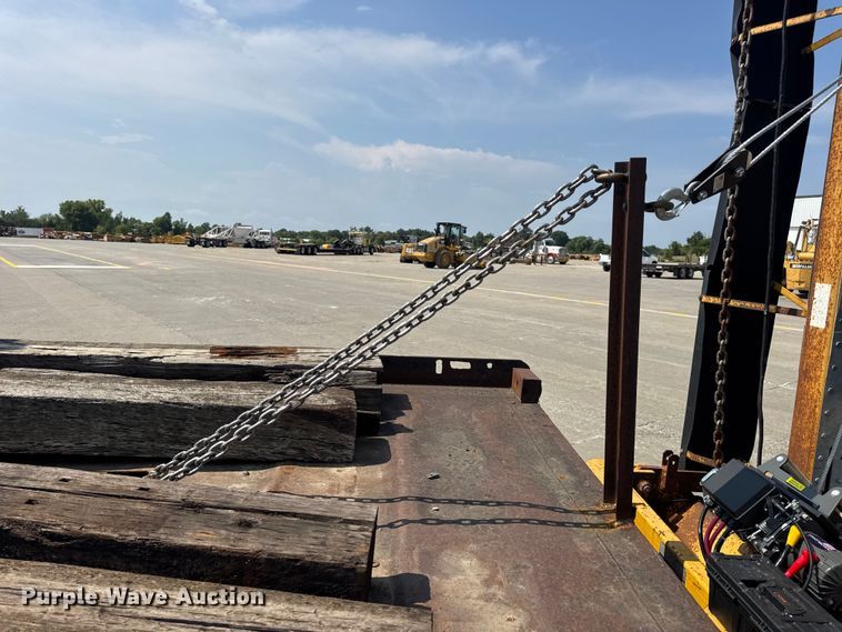 image for item DW6504 1999 International 4700  flatbed truck with crash attenuator