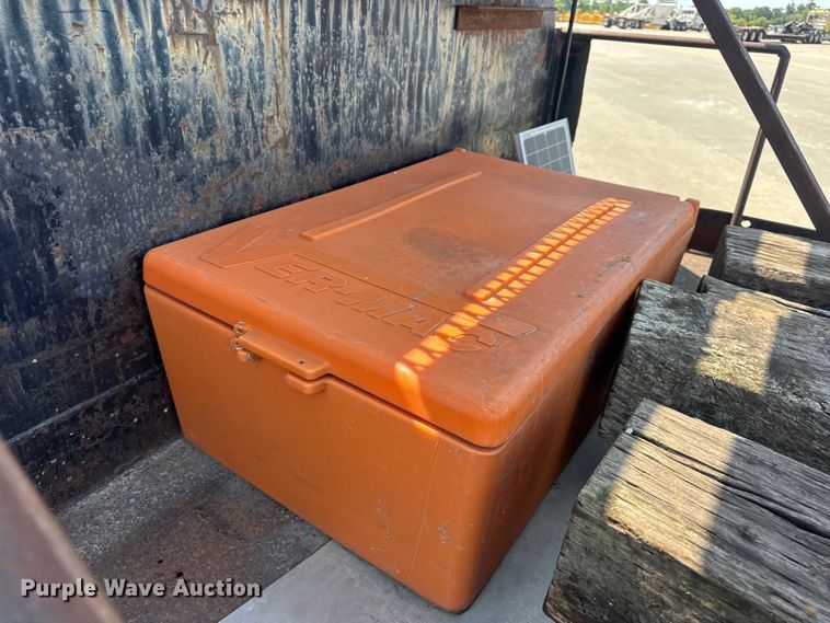 image for item DW6504 1999 International 4700  flatbed truck with crash attenuator