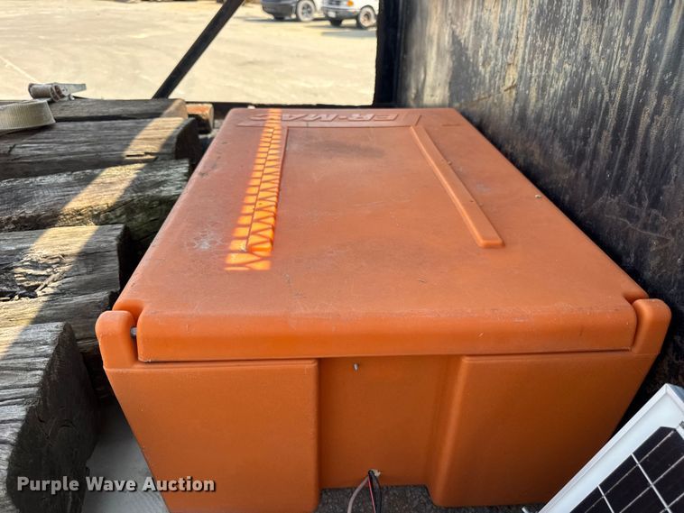 image for item DW6504 1999 International 4700  flatbed truck with crash attenuator