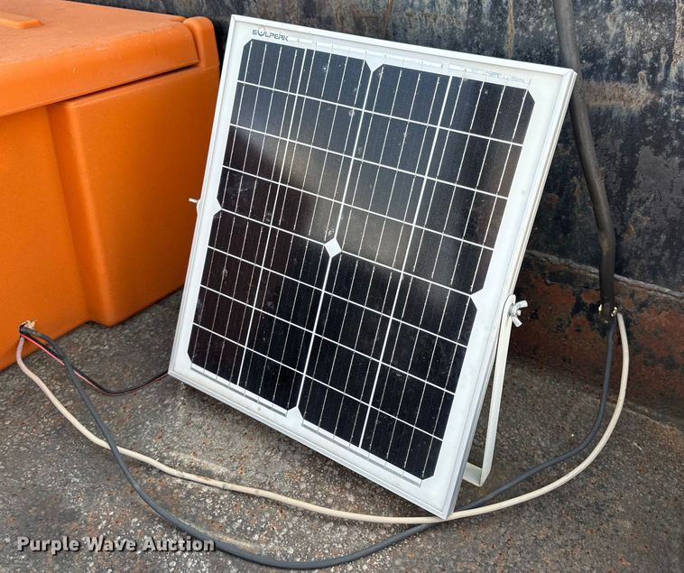 image for item DW6504 1999 International 4700  flatbed truck with crash attenuator