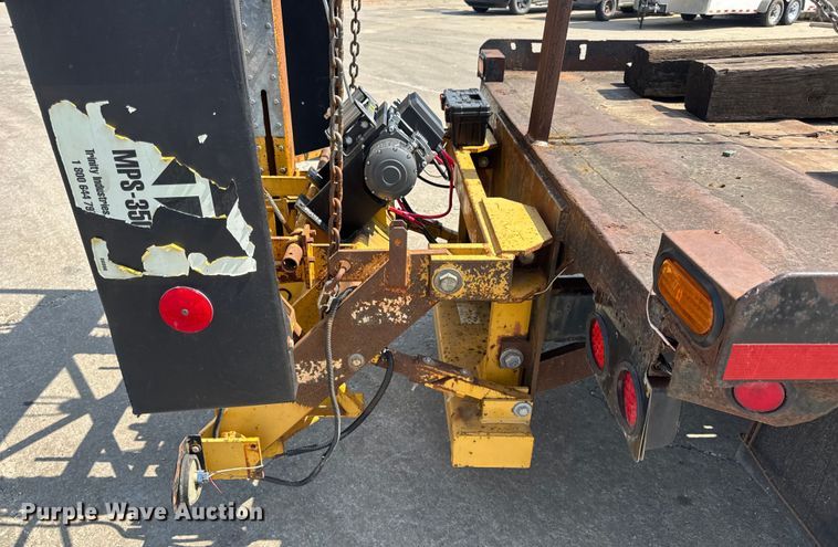 image for item DW6504 1999 International 4700  flatbed truck with crash attenuator