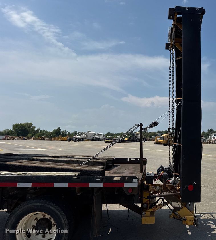 image for item DW6504 1999 International 4700  flatbed truck with crash attenuator