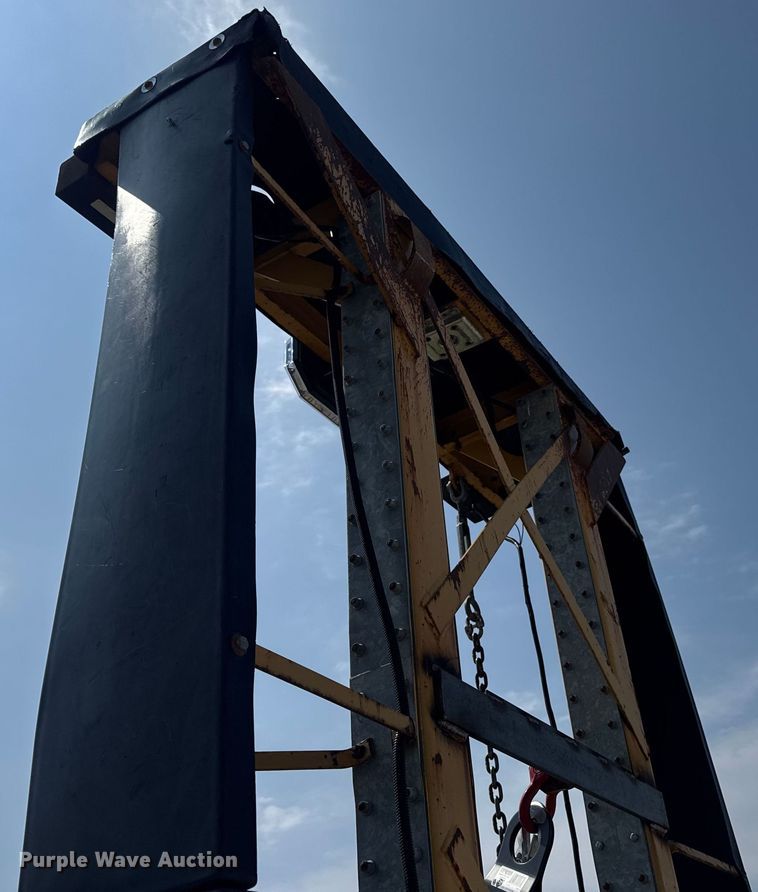 image for item DW6504 1999 International 4700  flatbed truck with crash attenuator