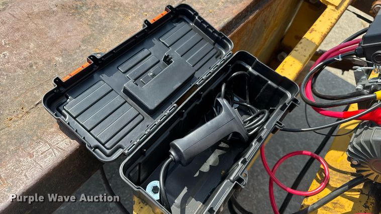 image for item DW6504 1999 International 4700  flatbed truck with crash attenuator