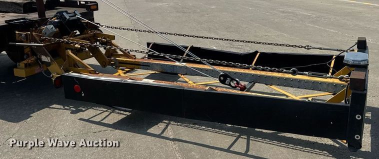 image for item DW6504 1999 International 4700  flatbed truck with crash attenuator