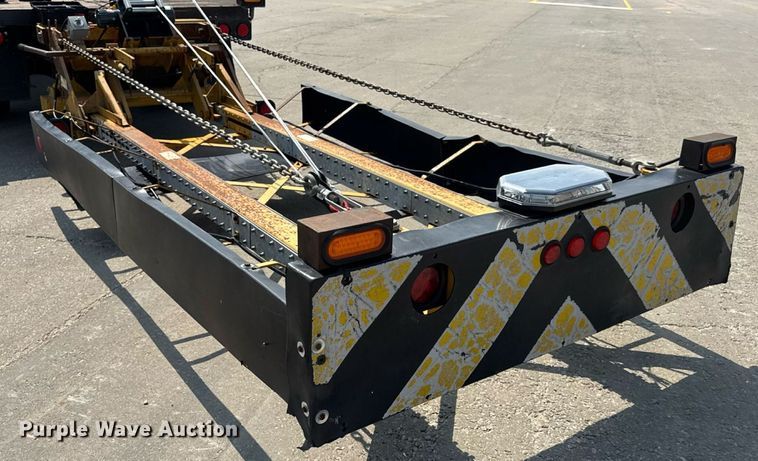 image for item DW6504 1999 International 4700  flatbed truck with crash attenuator