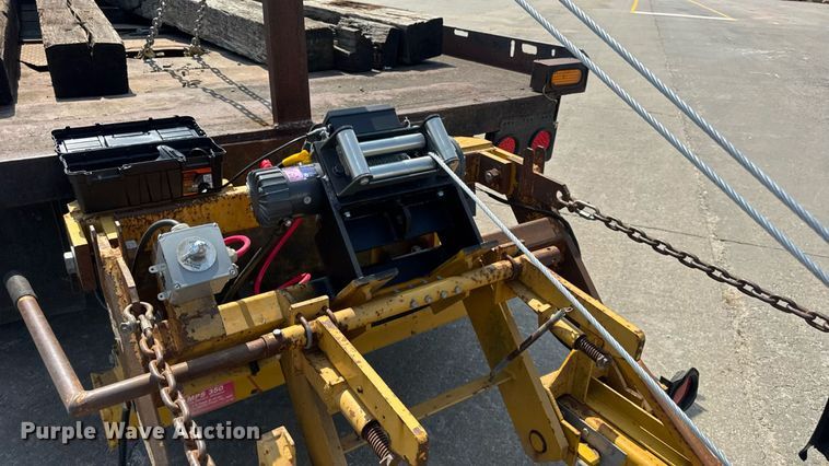 image for item DW6504 1999 International 4700  flatbed truck with crash attenuator