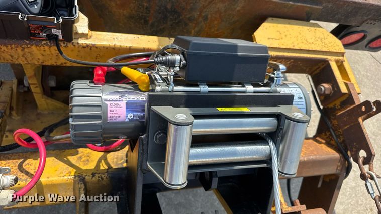 image for item DW6504 1999 International 4700  flatbed truck with crash attenuator