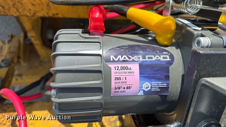 image for item DW6504 1999 International 4700  flatbed truck with crash attenuator