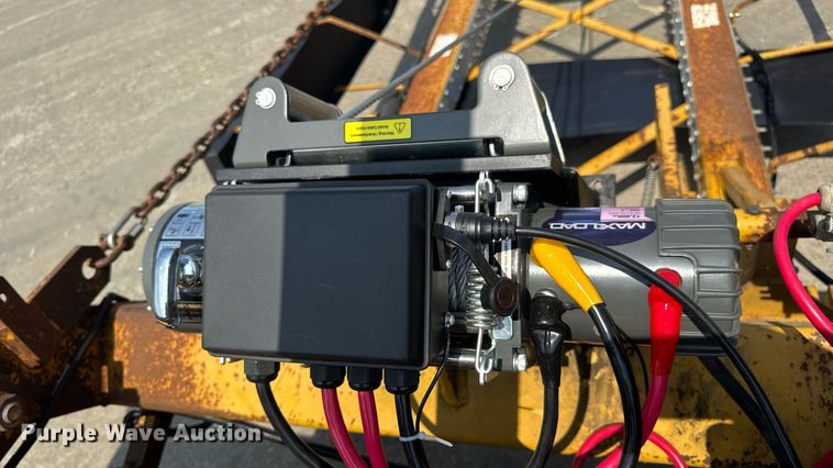 image for item DW6504 1999 International 4700  flatbed truck with crash attenuator