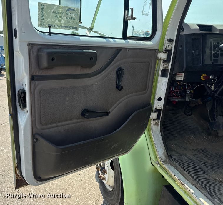 image for item DW6504 1999 International 4700  flatbed truck with crash attenuator