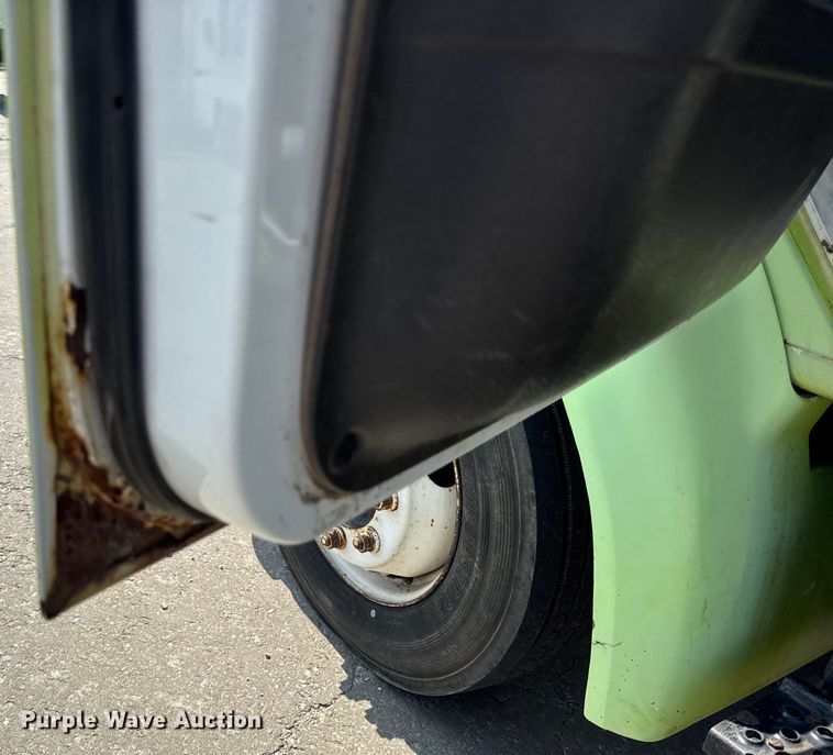 image for item DW6504 1999 International 4700  flatbed truck with crash attenuator