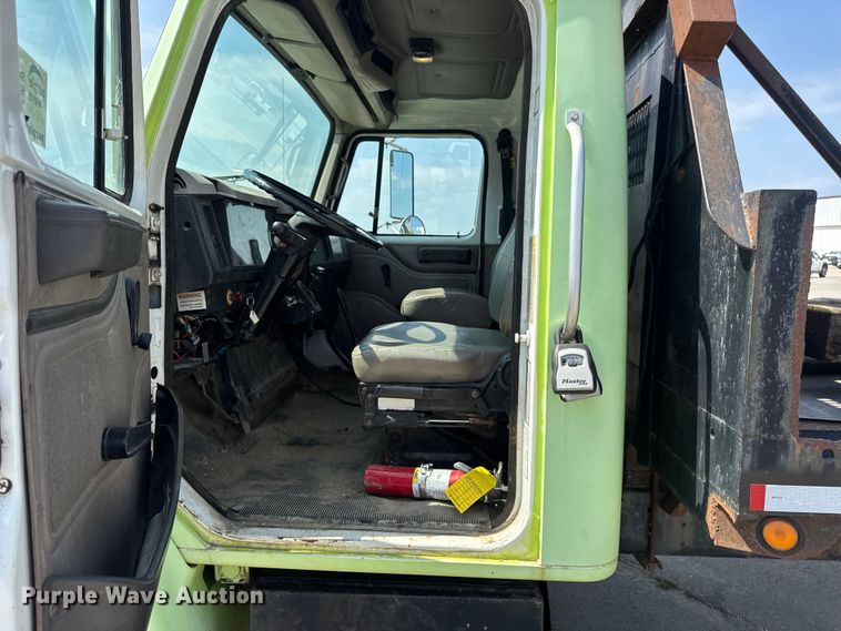 image for item DW6504 1999 International 4700  flatbed truck with crash attenuator