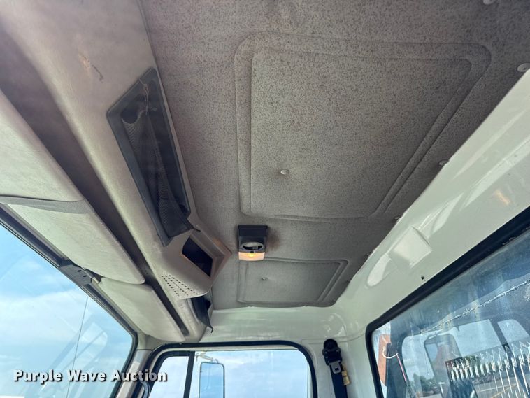 image for item DW6504 1999 International 4700  flatbed truck with crash attenuator