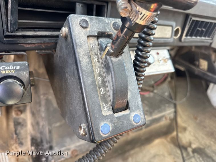 image for item DW6504 1999 International 4700  flatbed truck with crash attenuator