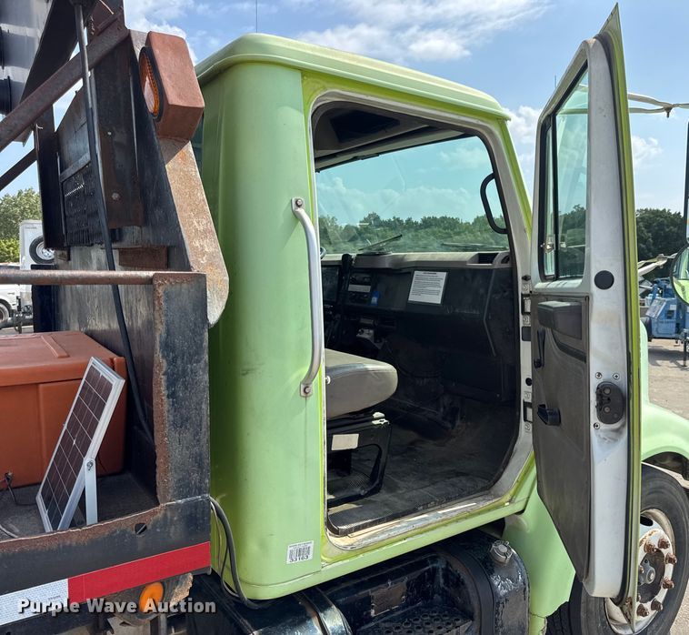 image for item DW6504 1999 International 4700  flatbed truck with crash attenuator