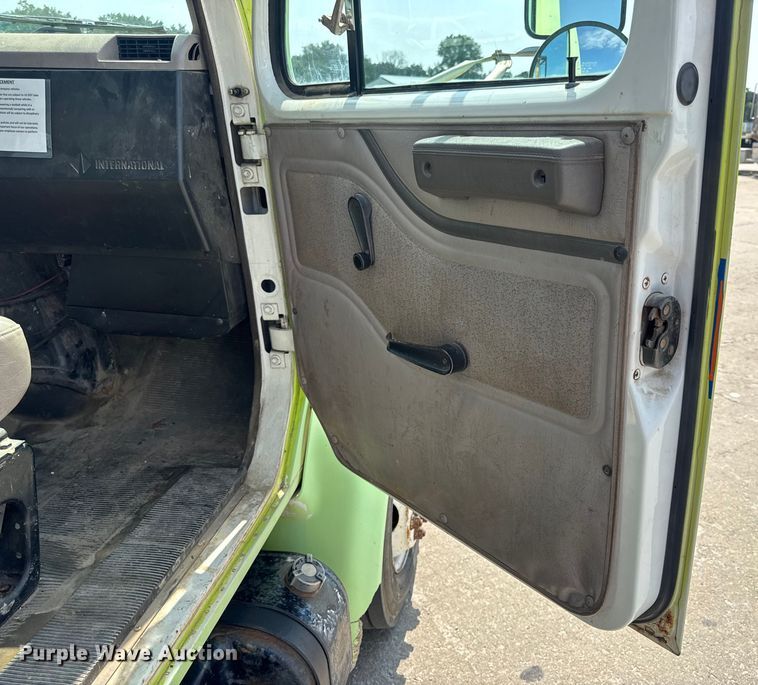 image for item DW6504 1999 International 4700  flatbed truck with crash attenuator