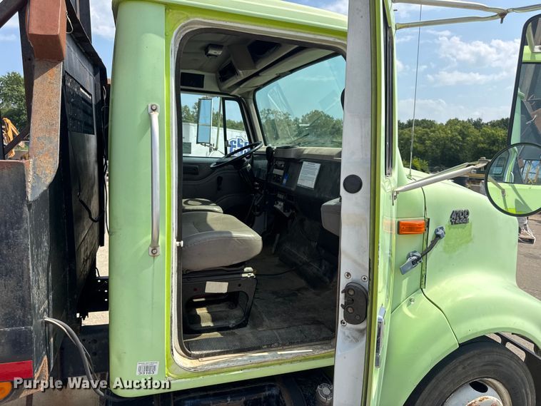 image for item DW6504 1999 International 4700  flatbed truck with crash attenuator