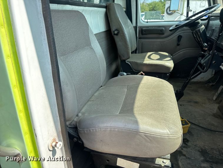 image for item DW6504 1999 International 4700  flatbed truck with crash attenuator