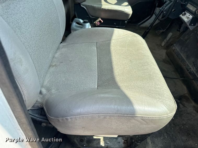 image for item DW6504 1999 International 4700  flatbed truck with crash attenuator