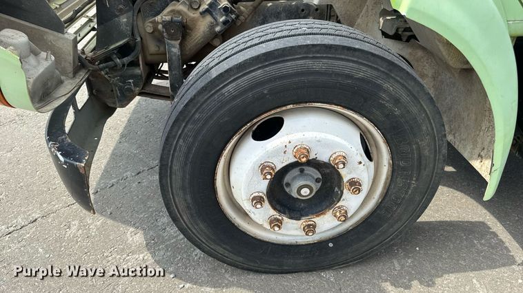 image for item DW6504 1999 International 4700  flatbed truck with crash attenuator