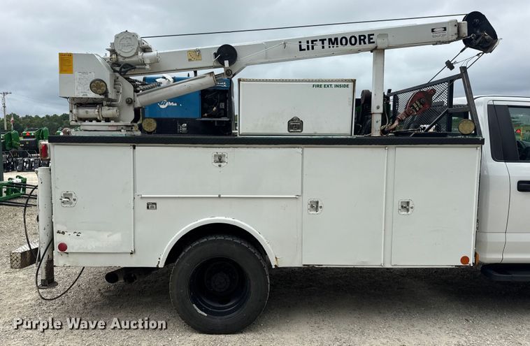 image for item DW6515 2017 Ford F550 Super Duty XL utility / service truck