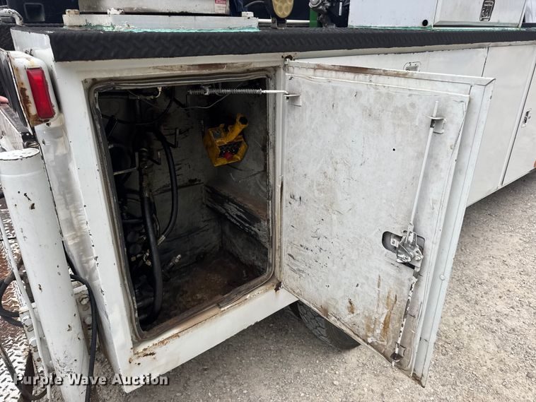 image for item DW6515 2017 Ford F550 Super Duty XL utility / service truck