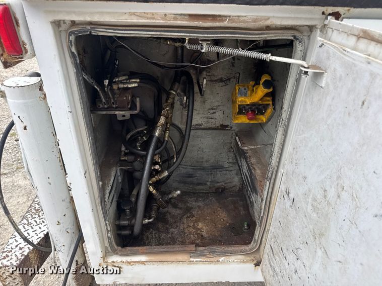 image for item DW6515 2017 Ford F550 Super Duty XL utility / service truck