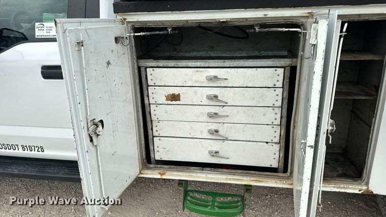 image for item DW6515 2017 Ford F550 Super Duty XL utility / service truck