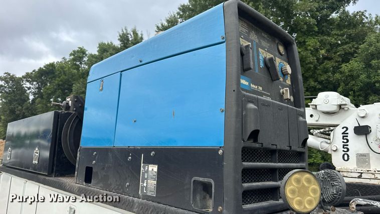 image for item DW6515 2017 Ford F550 Super Duty XL utility / service truck