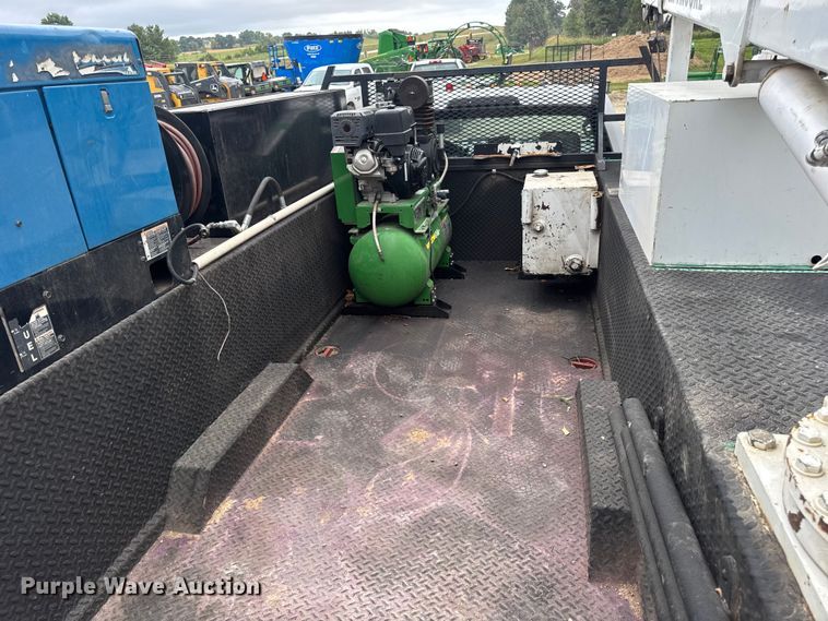 image for item DW6515 2017 Ford F550 Super Duty XL utility / service truck