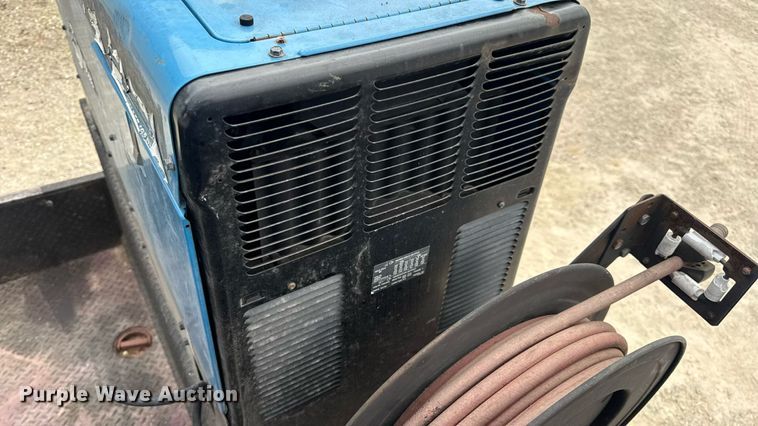 image for item DW6515 2017 Ford F550 Super Duty XL utility / service truck