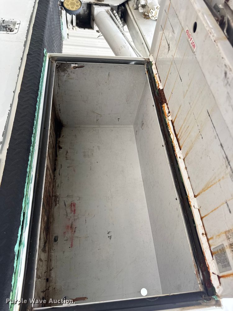 image for item DW6515 2017 Ford F550 Super Duty XL utility / service truck