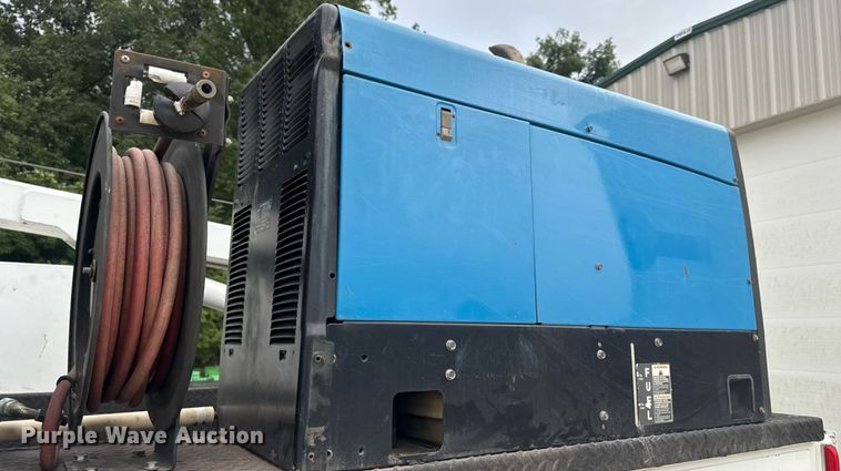 image for item DW6515 2017 Ford F550 Super Duty XL utility / service truck