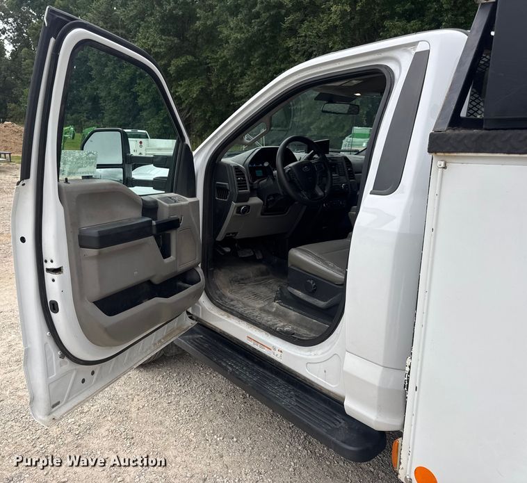 image for item DW6515 2017 Ford F550 Super Duty XL utility / service truck