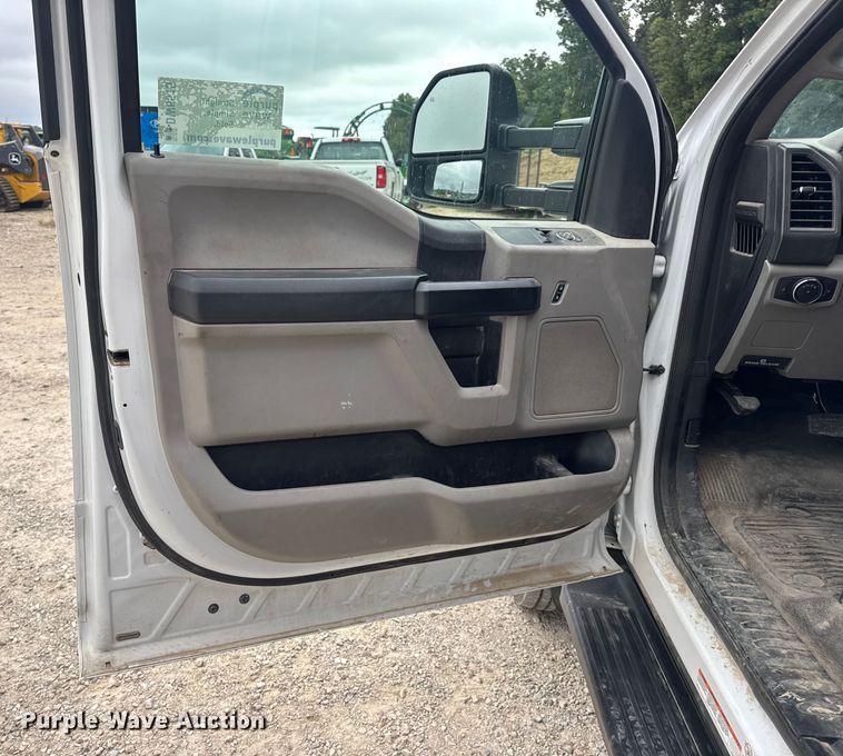 image for item DW6515 2017 Ford F550 Super Duty XL utility / service truck