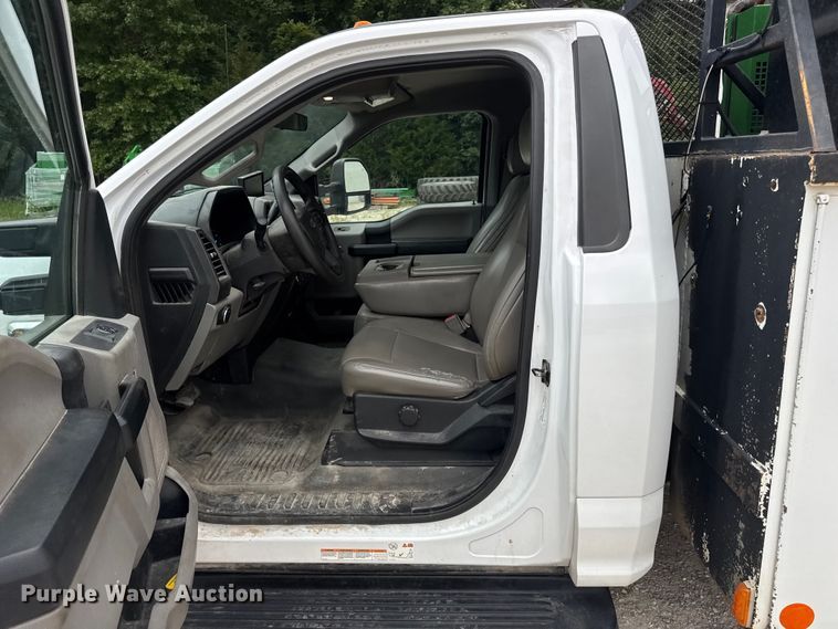 image for item DW6515 2017 Ford F550 Super Duty XL utility / service truck