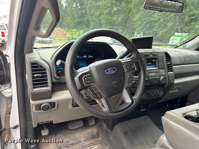 image for item DW6515 2017 Ford F550 Super Duty XL utility / service truck