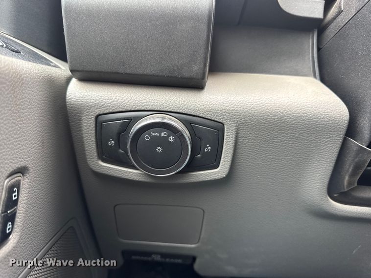 image for item DW6515 2017 Ford F550 Super Duty XL utility / service truck