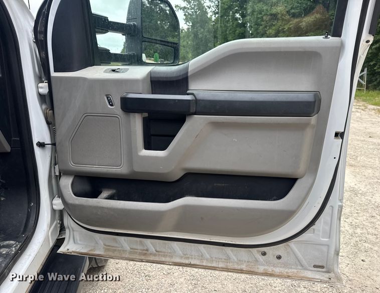 image for item DW6515 2017 Ford F550 Super Duty XL utility / service truck