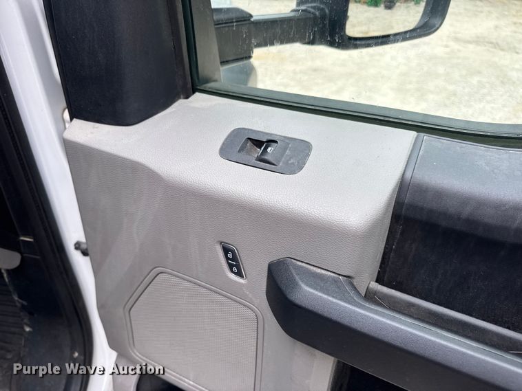image for item DW6515 2017 Ford F550 Super Duty XL utility / service truck