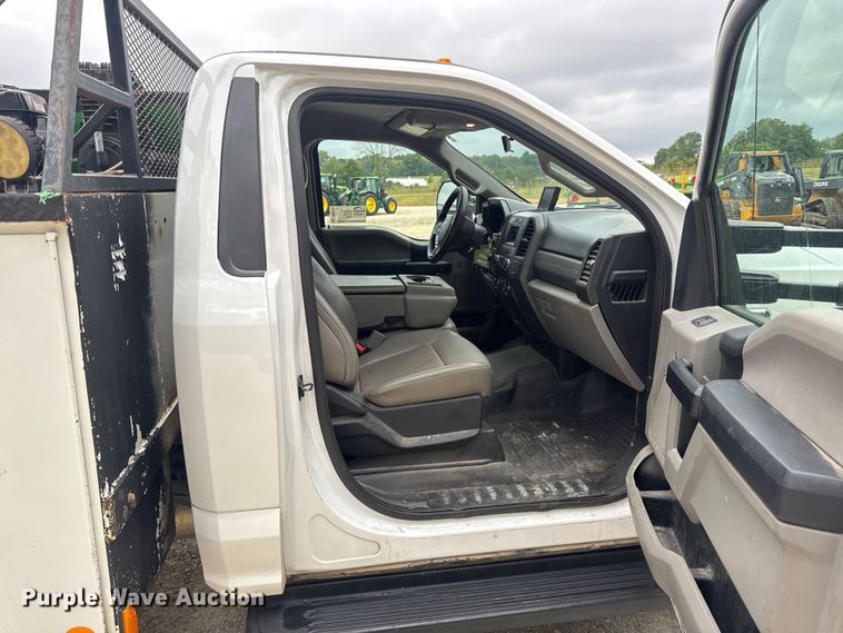 image for item DW6515 2017 Ford F550 Super Duty XL utility / service truck